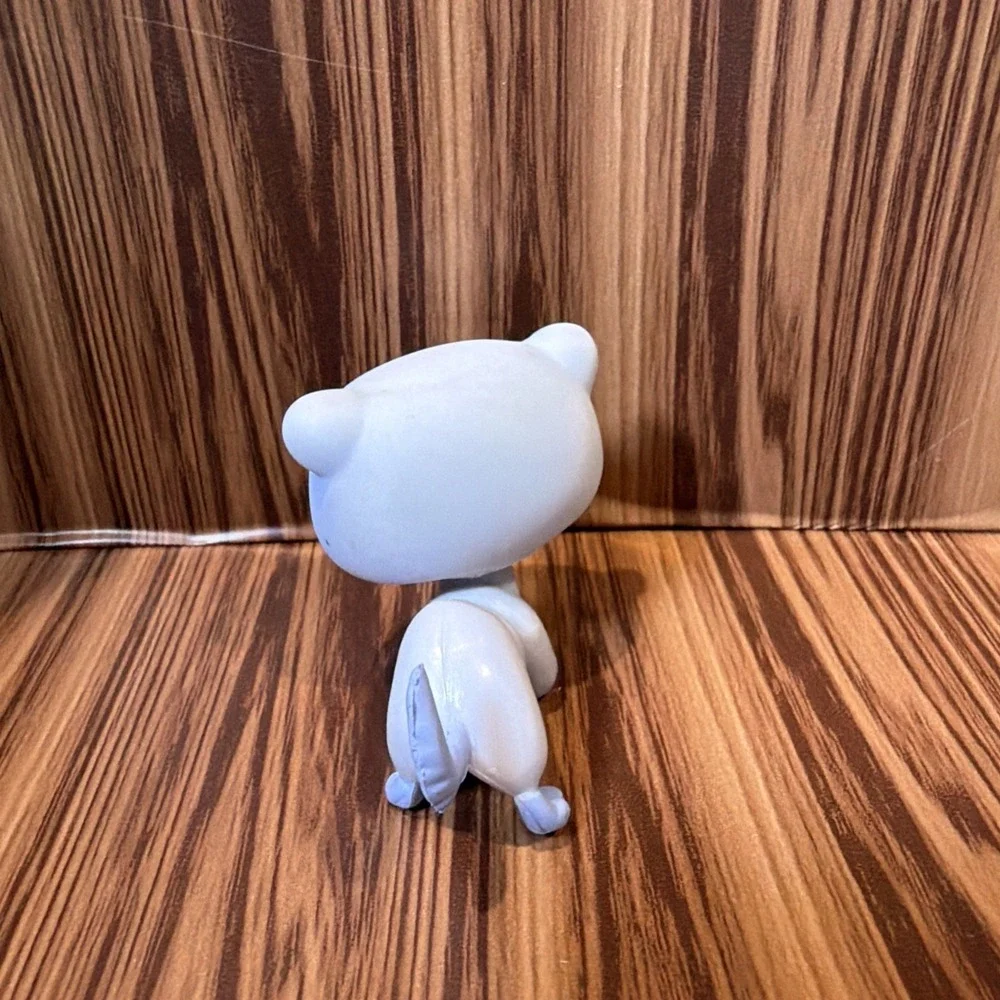 Authentic Littlest Pet Shop LPS #880 Lavender White Cat Green Eyes Hasbro